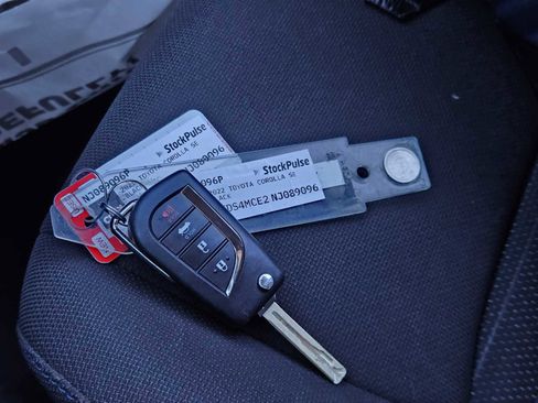 Used 2022 Toyota Corolla SE image 31