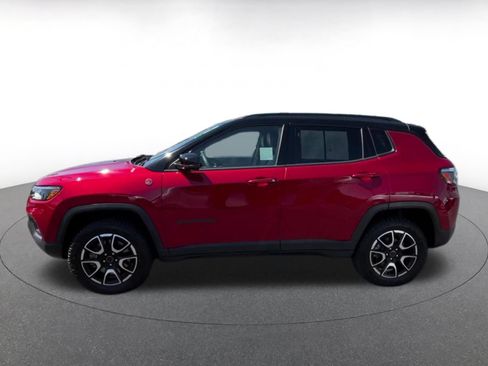 Used 2025 Jeep Compass Trailhawk AWD/4WD image 9