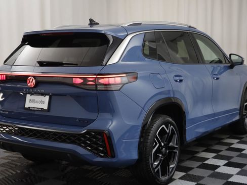 New 2026 Volkswagen Tiguan SEL R-Line image 19