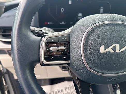 Used 2025 Kia Carnival SX FWD image 15