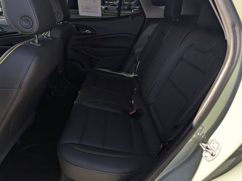 Used 2024 Chevrolet Trax ACTIV w/ Sunroof Package image 9