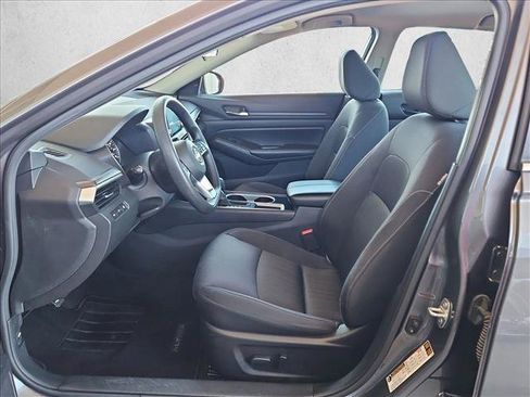 Used 2024 Nissan Altima 2.5 SV FWD image 13