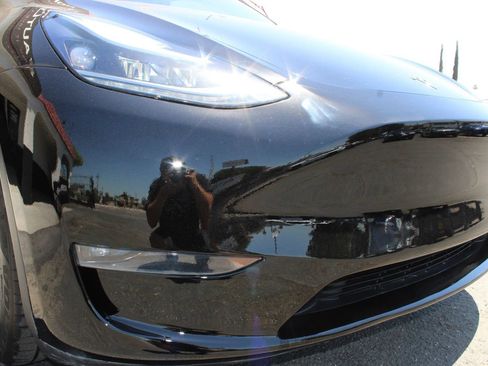 Used 2024 Tesla Model Y Long Range AWD/4WD image 5