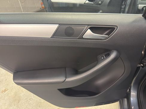 Used 2013 Volkswagen Jetta SE image 27