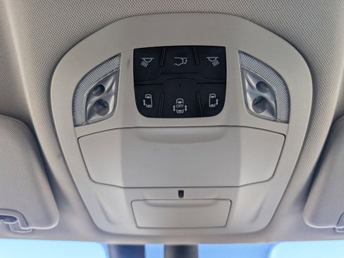 Used 2021 Chrysler Pacifica Touring-L image 21