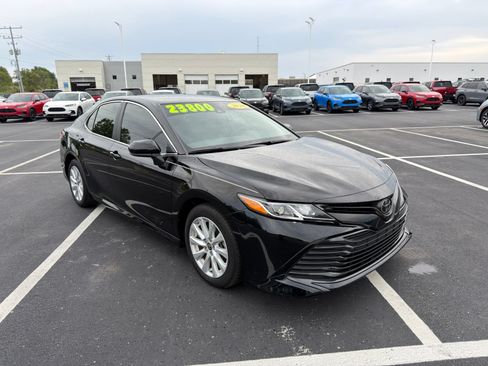 Used 2020 Toyota Camry LE AWD/4WD image 8