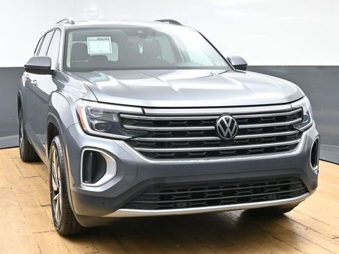 Used 2025 Volkswagen Atlas SE FWD image 4