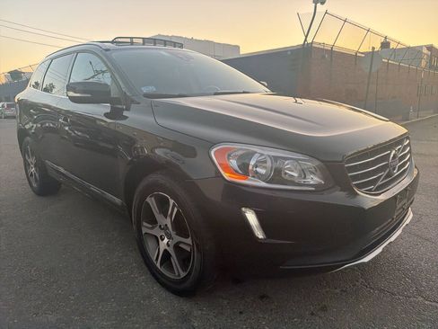 Used 2015 Volvo XC60 T6 w/ Proximity Package AWD/4WD image 10