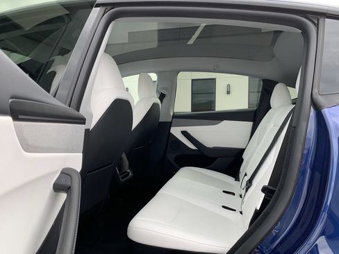 Used 2026 Tesla Model Y 2WD image 16