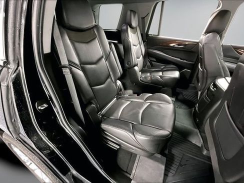 Used 2018 Cadillac Escalade Luxury image 25