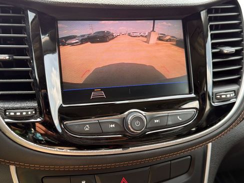 Used 2021 Chevrolet Trax LT FWD image 17