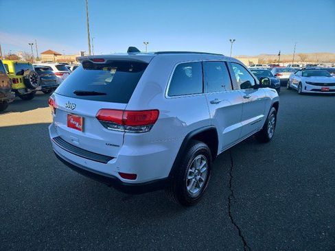 Used 2018 Jeep Grand Cherokee Laredo image 5