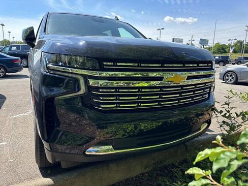Used 2024 Chevrolet Suburban Premier AWD/4WD image 10