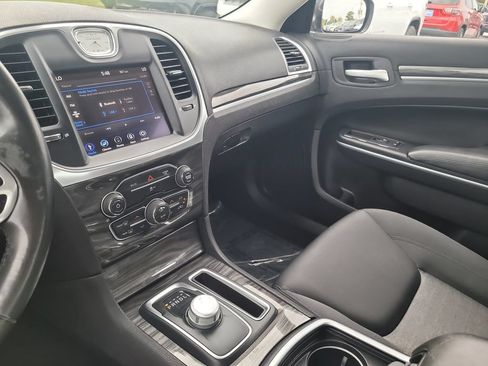 Used 2021 Chrysler 300 Touring RWD image 22