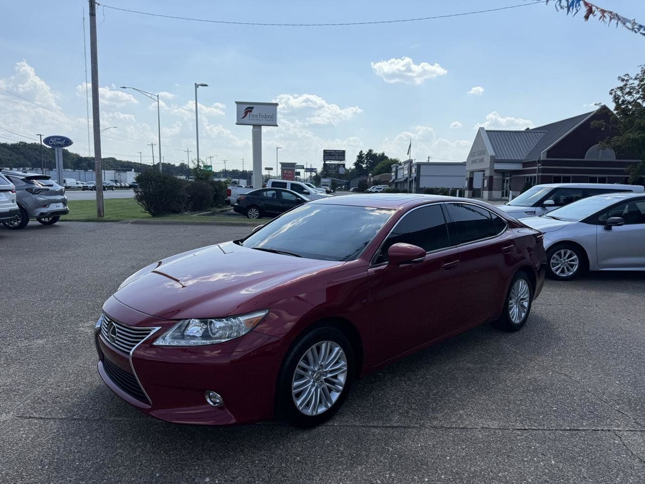 Used 2014 Lexus ES 350 w/ Luxury Package FWD image 3