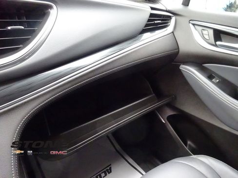 Used 2018 Buick Enclave Essence image 29