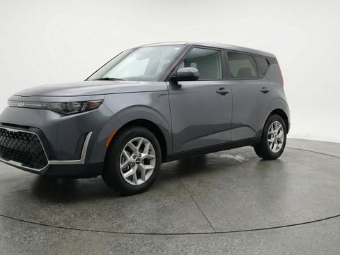 Used 2025 Kia Soul LX w/ LX Technology Package image 3