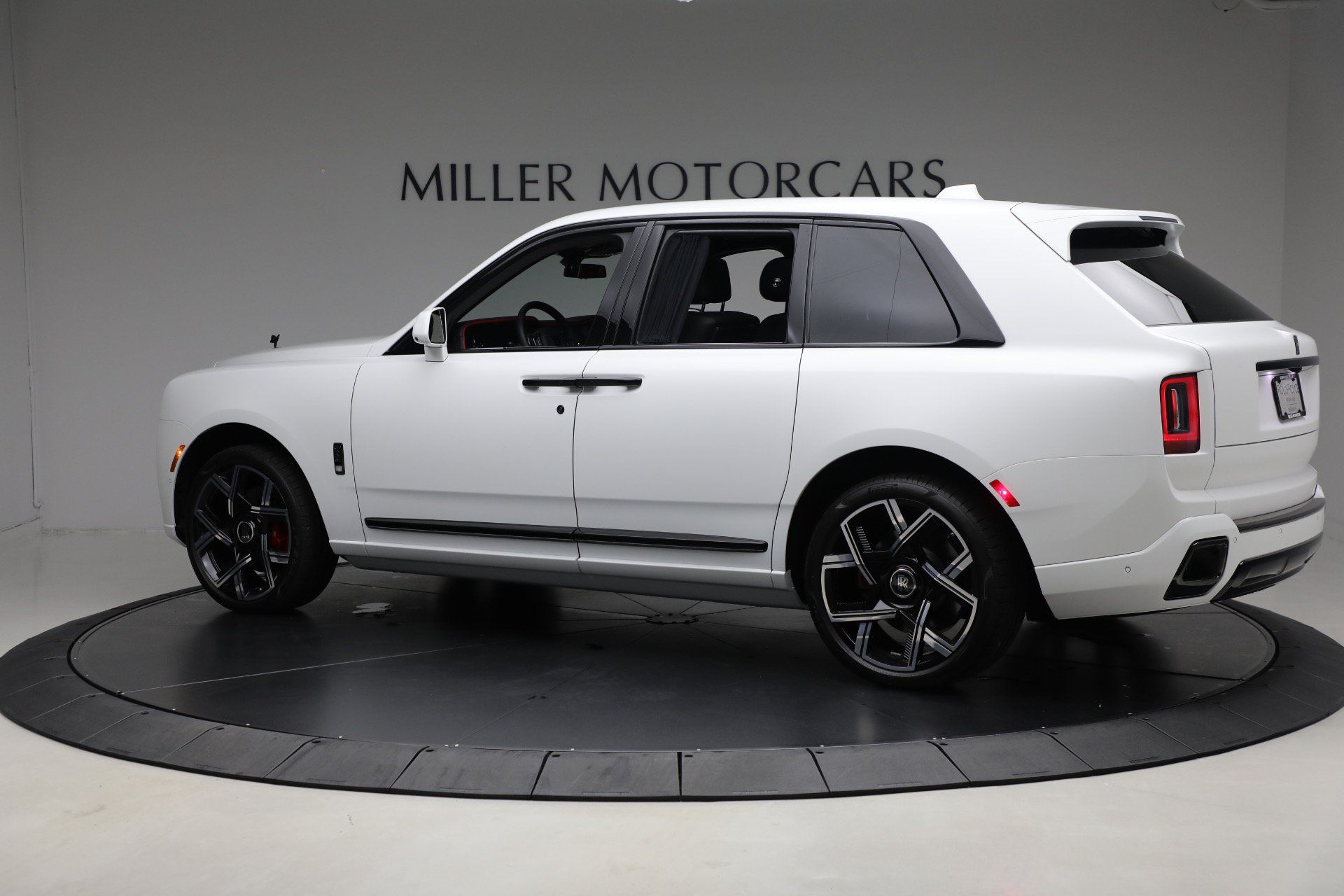Certified 2025 Rolls-Royce Cullinan Black Badge AWD/4WD image 6