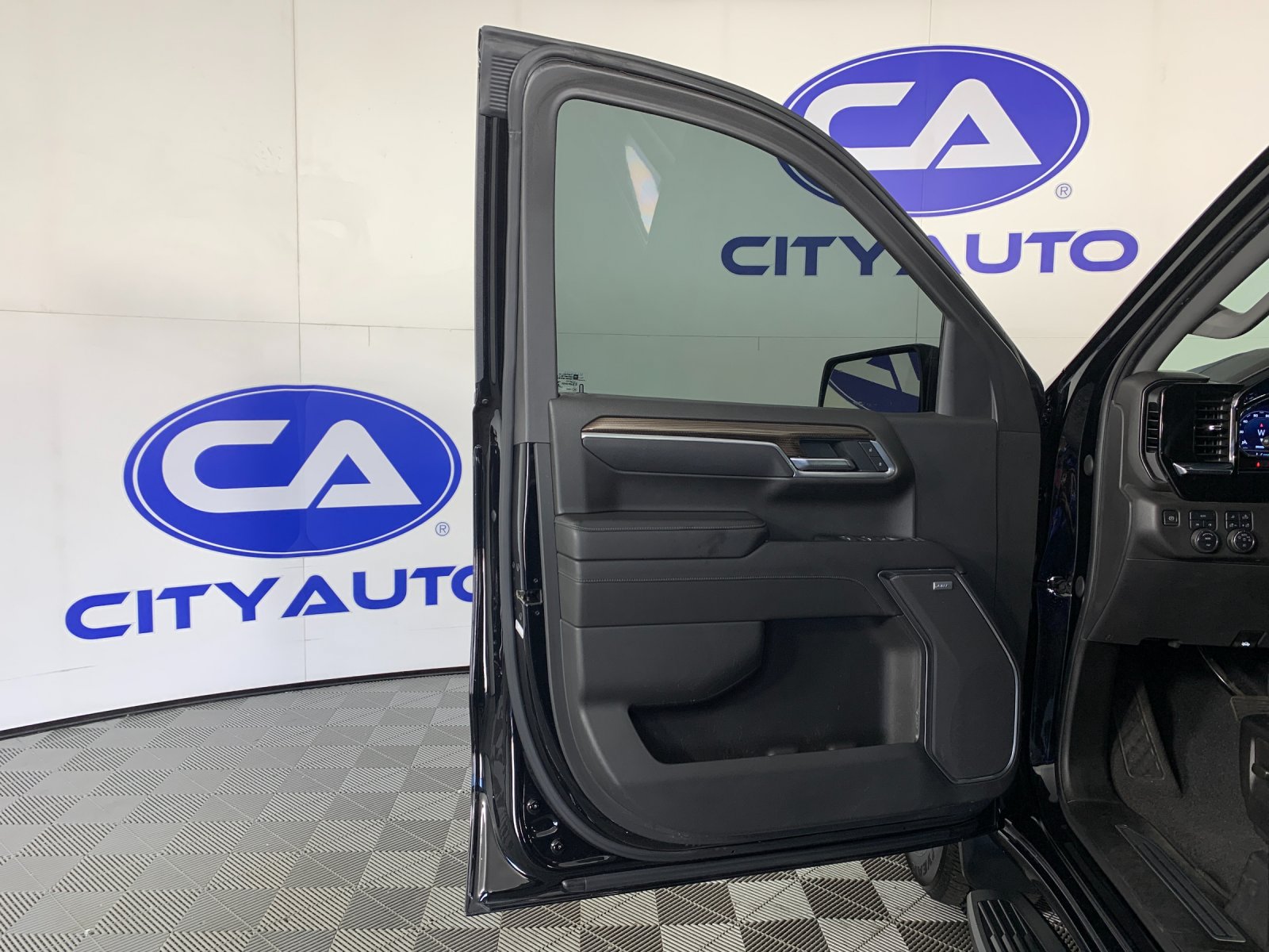 Used 2022 Chevrolet Silverado 1500 RST w/ Convenience Package II AWD/4WD image 13