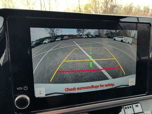 Used 2025 Toyota Camry SE w/ Convenience Package image 20