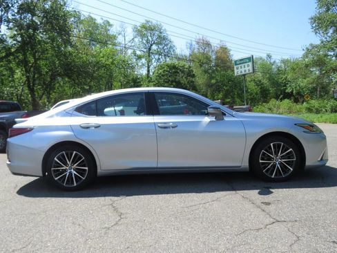 Used 2024 Lexus ES 350 w/ Premium Package FWD image 4