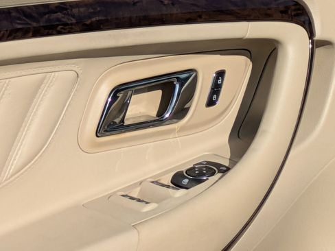 Used 2013 Ford Taurus Limited image 12