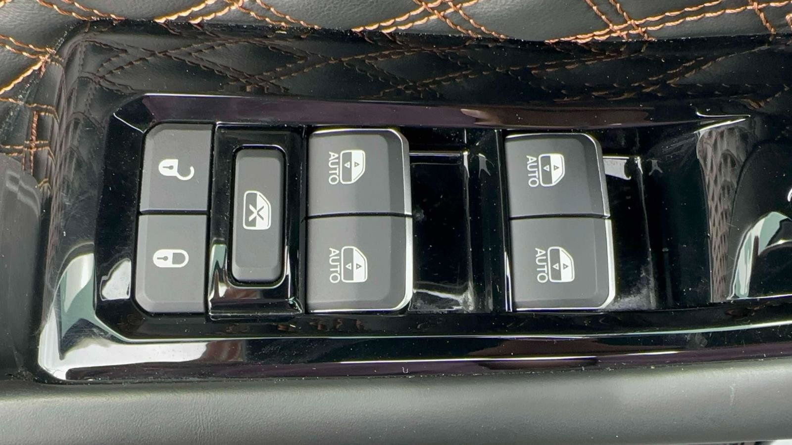 Used 2023 Jeep Grand Cherokee Summit w/ Luxury Tech Group V AWD/4WD image 14