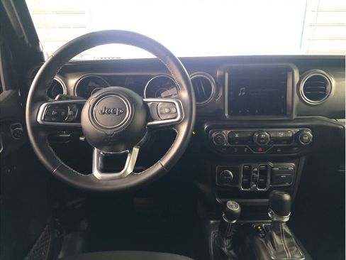 Used 2022 Jeep Wrangler Unlimited Sahara image 15