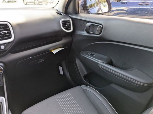 New 2025 Hyundai Venue Limited image 17