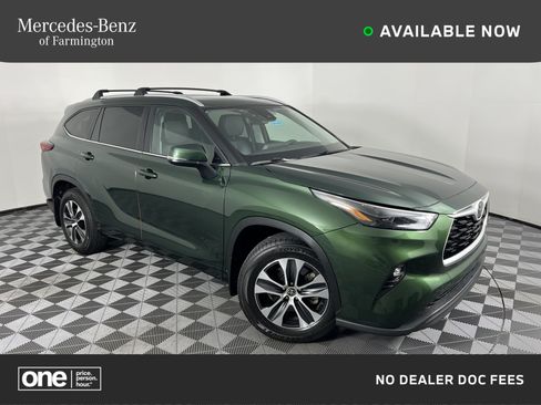 Used 2023 Toyota Highlander XLE AWD/4WD image 1