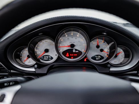 Used 2005 Porsche 911 Carrera S image 8