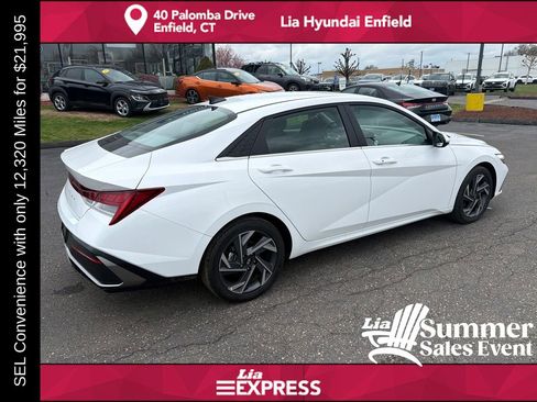 Certified 2025 Hyundai Elantra SEL w/ Cargo Package FWD image 3