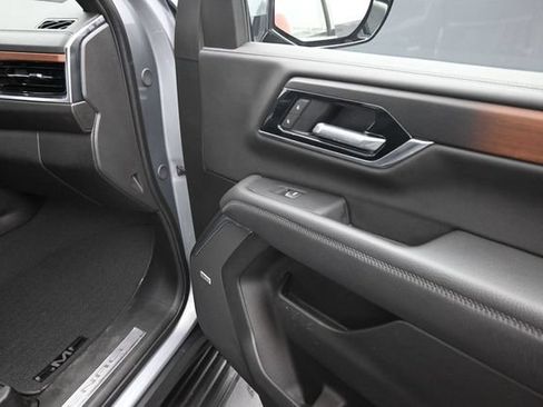 Used 2025 GMC Yukon Denali AWD/4WD image 25