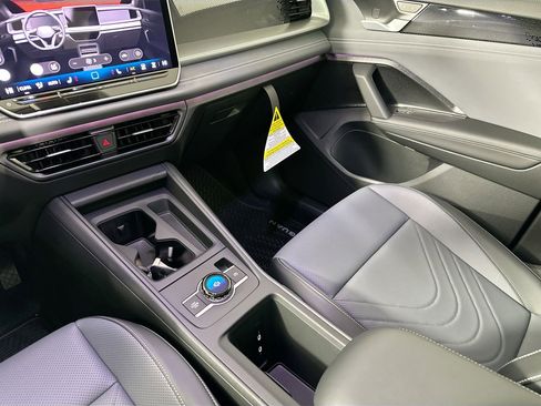 New 2026 Volkswagen Tiguan SE image 22