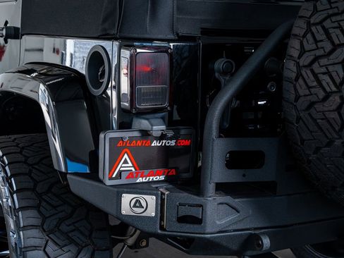 Used 2014 Jeep Wrangler Unlimited Rubicon w/ Connectivity Group image 24