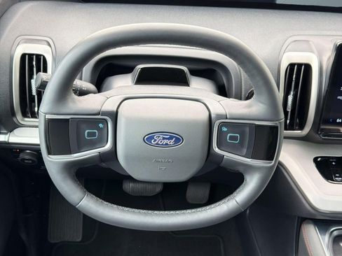 Certified 2025 Ford Expedition Active AWD/4WD image 17