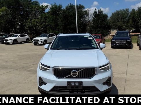 Certified 2025 Volvo XC40 B5 Plus AWD/4WD image 2