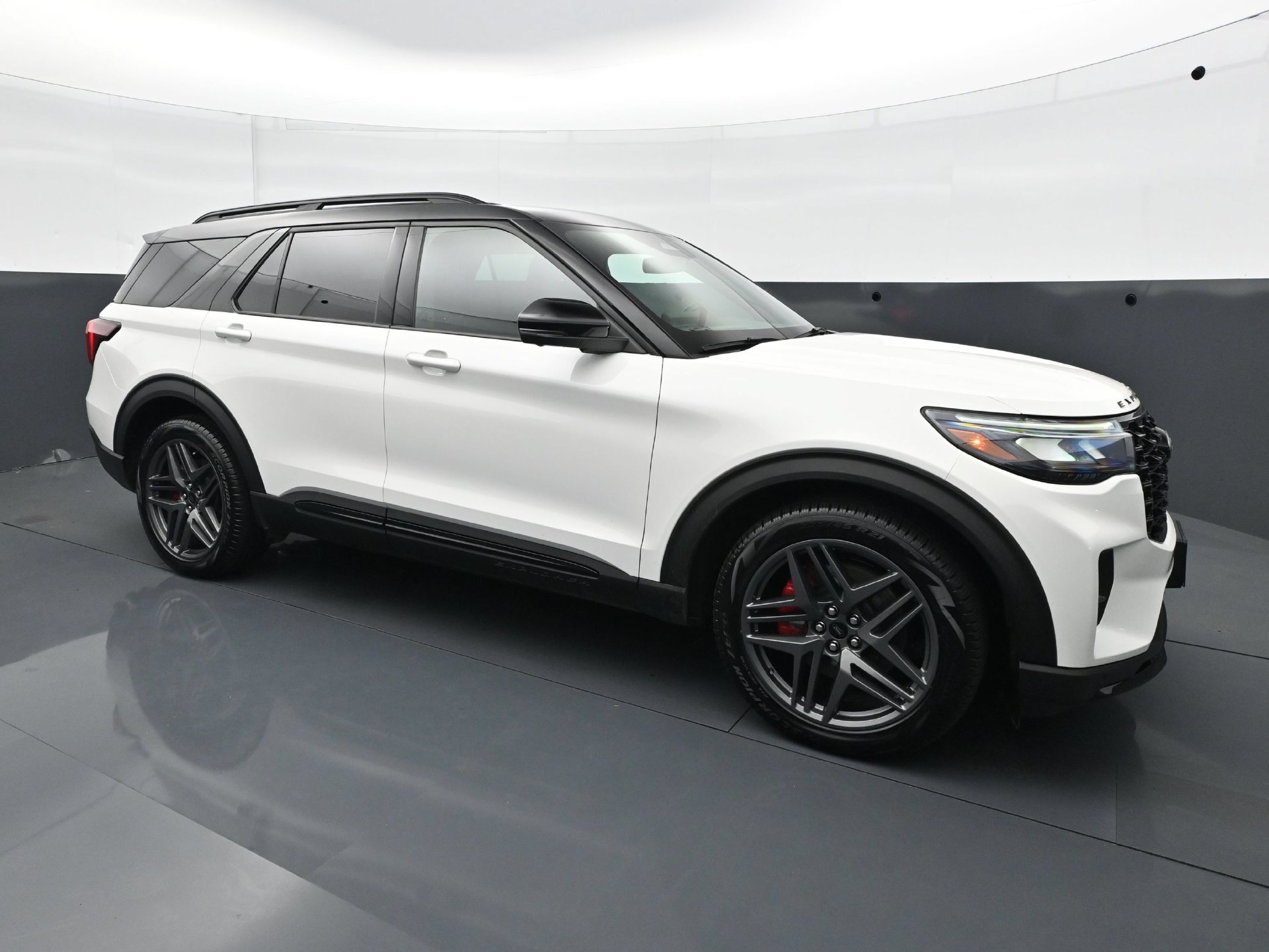 Used 2025 Ford Explorer ST w/ Sun And Sound Package AWD/4WD image 9