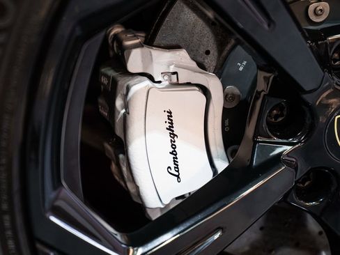 Used 2019 Lamborghini Urus AWD/4WD image 26