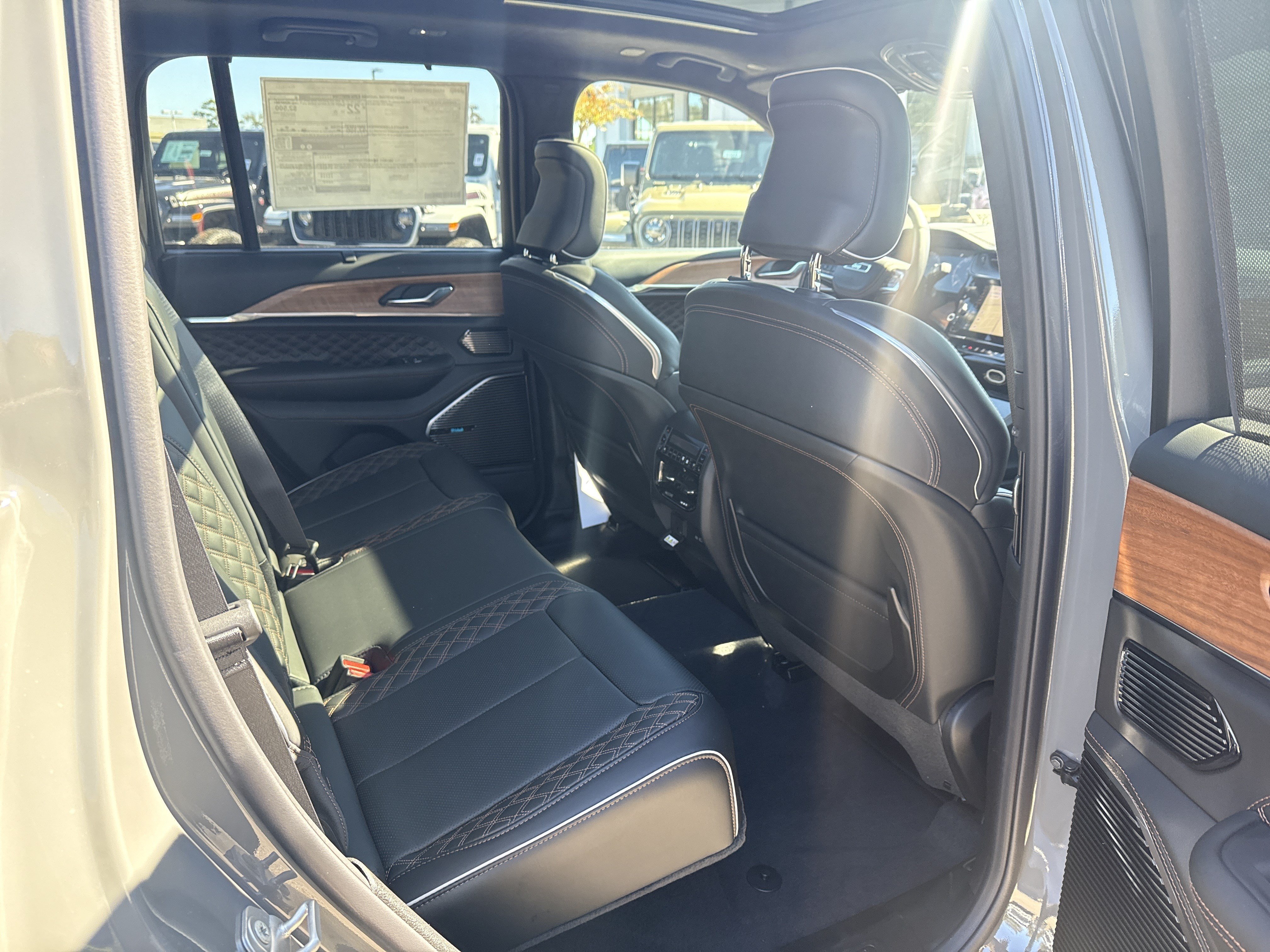 New 2027 Jeep Grand Cherokee Summit AWD/4WD image 16