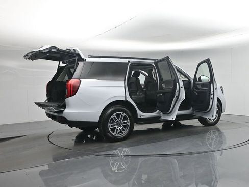 Used 2025 Ford Expedition Active RWD image 5