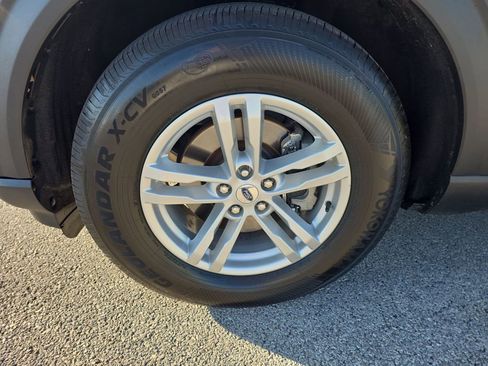 Used 2023 Ford Explorer XLT w/ Equipment Group 202A image 10