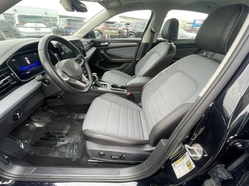 Used 2025 Volkswagen Jetta SE image 27