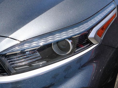 Used 2023 Kia Forte LXS FWD image 2