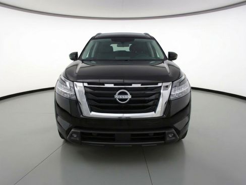Used 2025 Nissan Pathfinder SV image 2