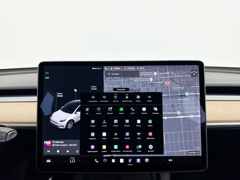 Used 2022 Tesla Model Y Long Range AWD/4WD image 23