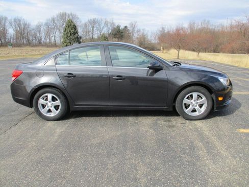 Used 2014 Chevrolet Cruze LT image 2