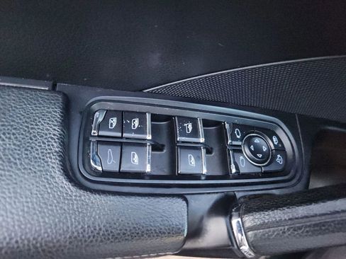 Used 2017 Porsche Cayenne Platinum Edition w/ Premium Package (PJV) image 28