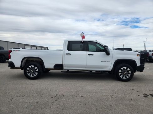 Used 2023 Chevrolet Silverado 2500 Custom w/ Custom Convenience Package image 6