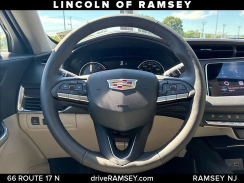 Used 2022 Cadillac XT4 Luxury w/ Cold Weather Package AWD/4WD image 23
